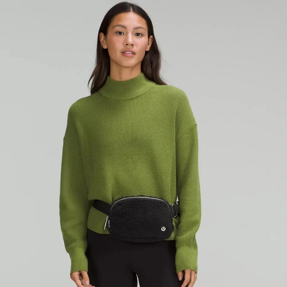 NWT Black Lululemon Fleece Sherpa Everyday Belt Bag! - Picture 2 of 10